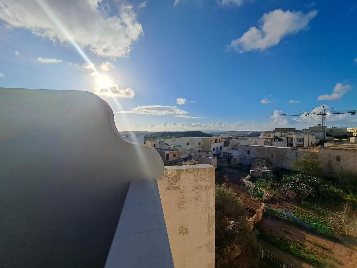 Sea View Penthouse Apartment Zebbug  Bagian luar foto