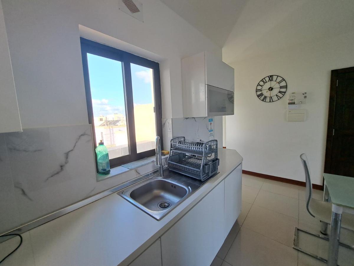 Sea View Penthouse Apartment Zebbug  Bagian luar foto