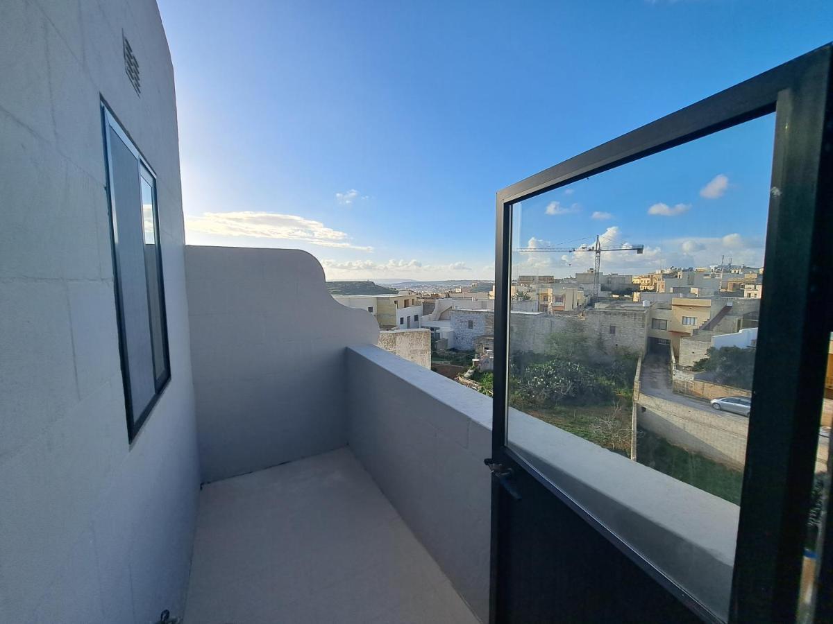 Sea View Penthouse Apartment Zebbug  Bagian luar foto