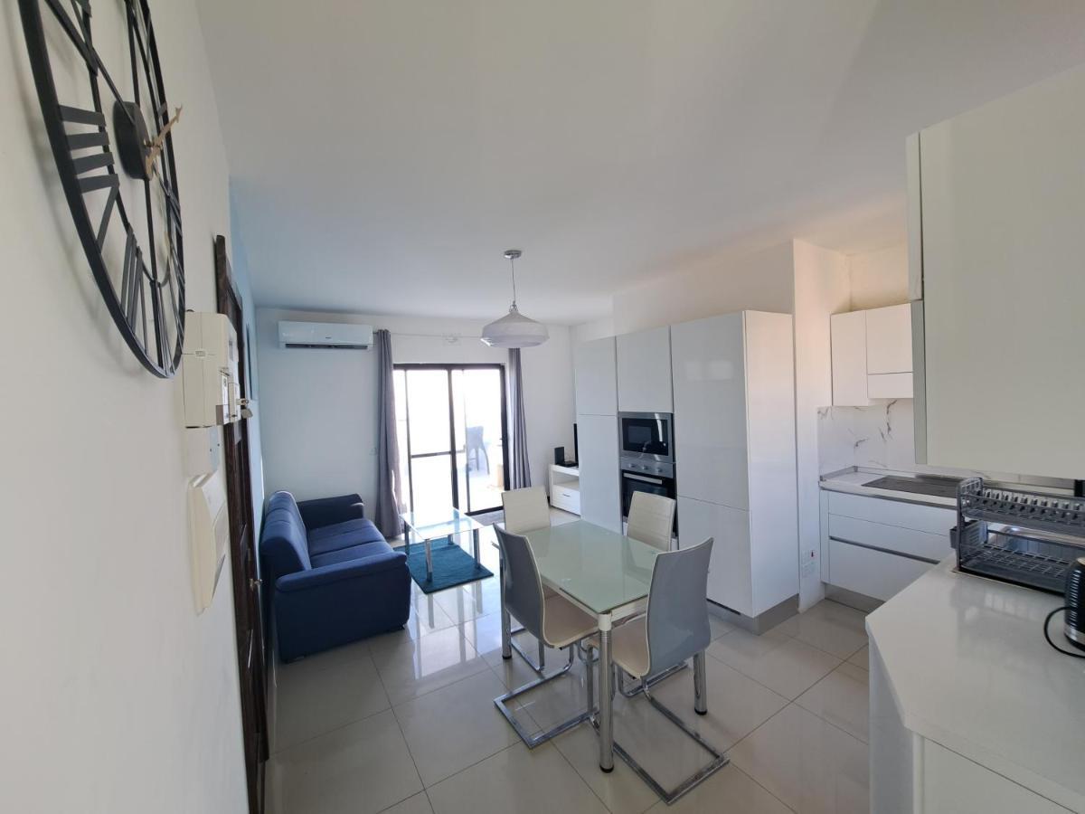 Sea View Penthouse Apartment Zebbug  Bagian luar foto