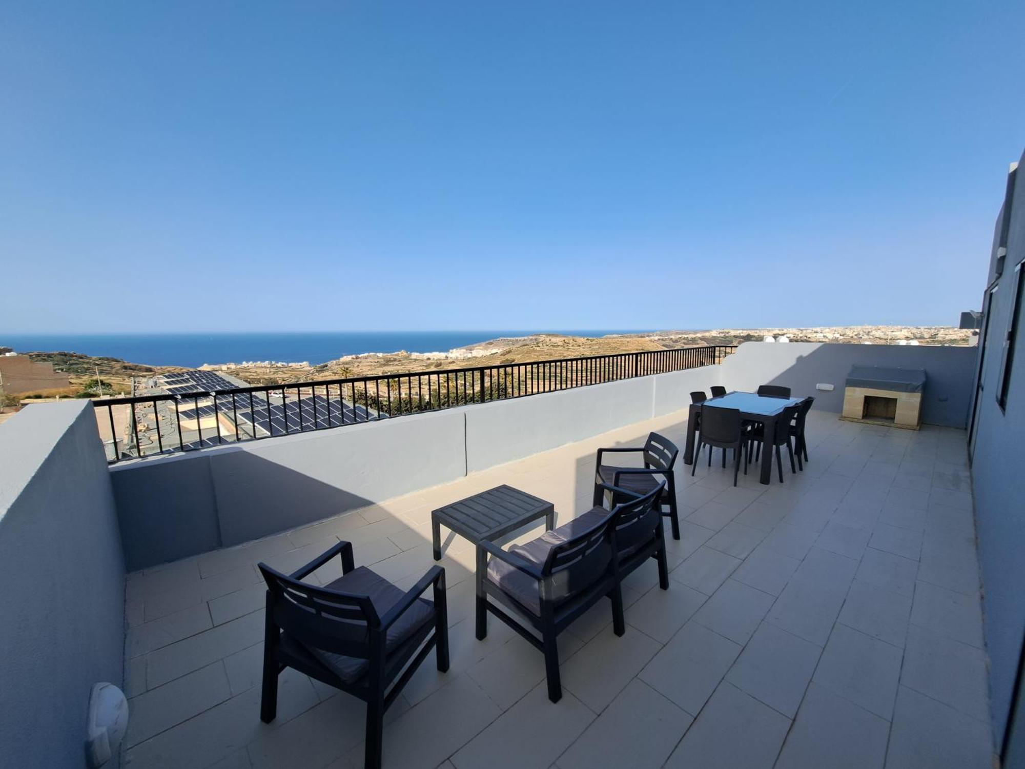 Sea View Penthouse Apartment Zebbug  Bagian luar foto