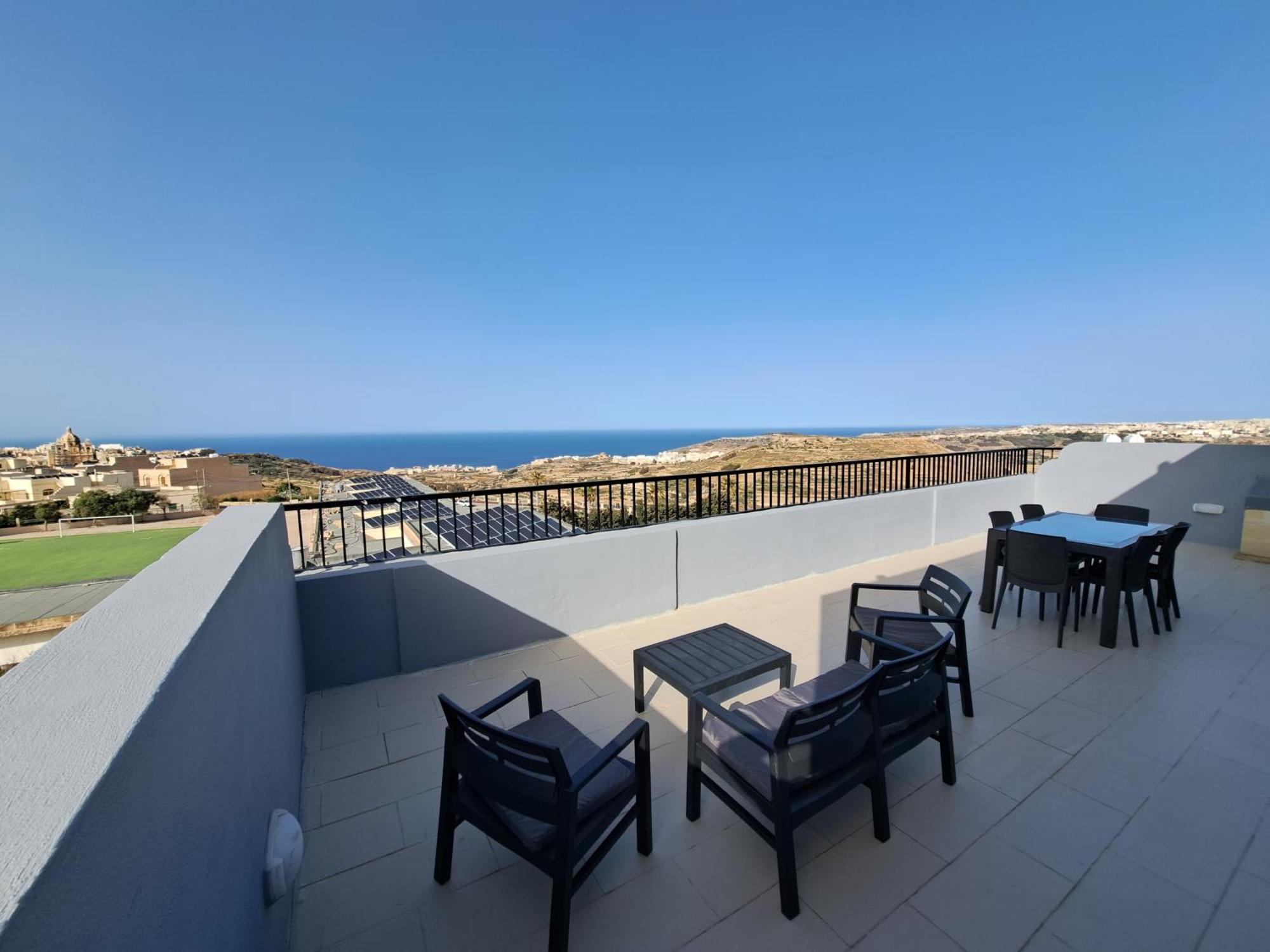 Sea View Penthouse Apartment Zebbug  Bagian luar foto